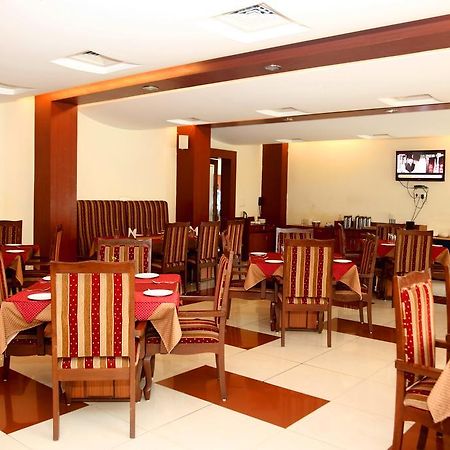 בהופאל Hotel Raja Bhoj מראה חיצוני תמונה