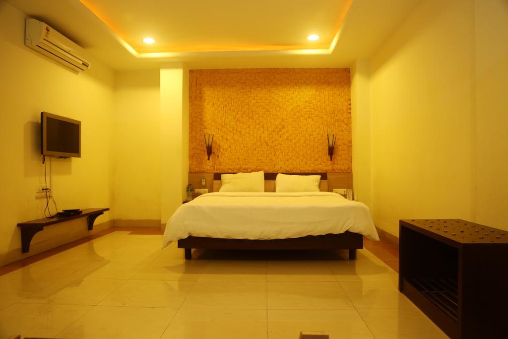 בהופאל Hotel Raja Bhoj מראה חיצוני תמונה