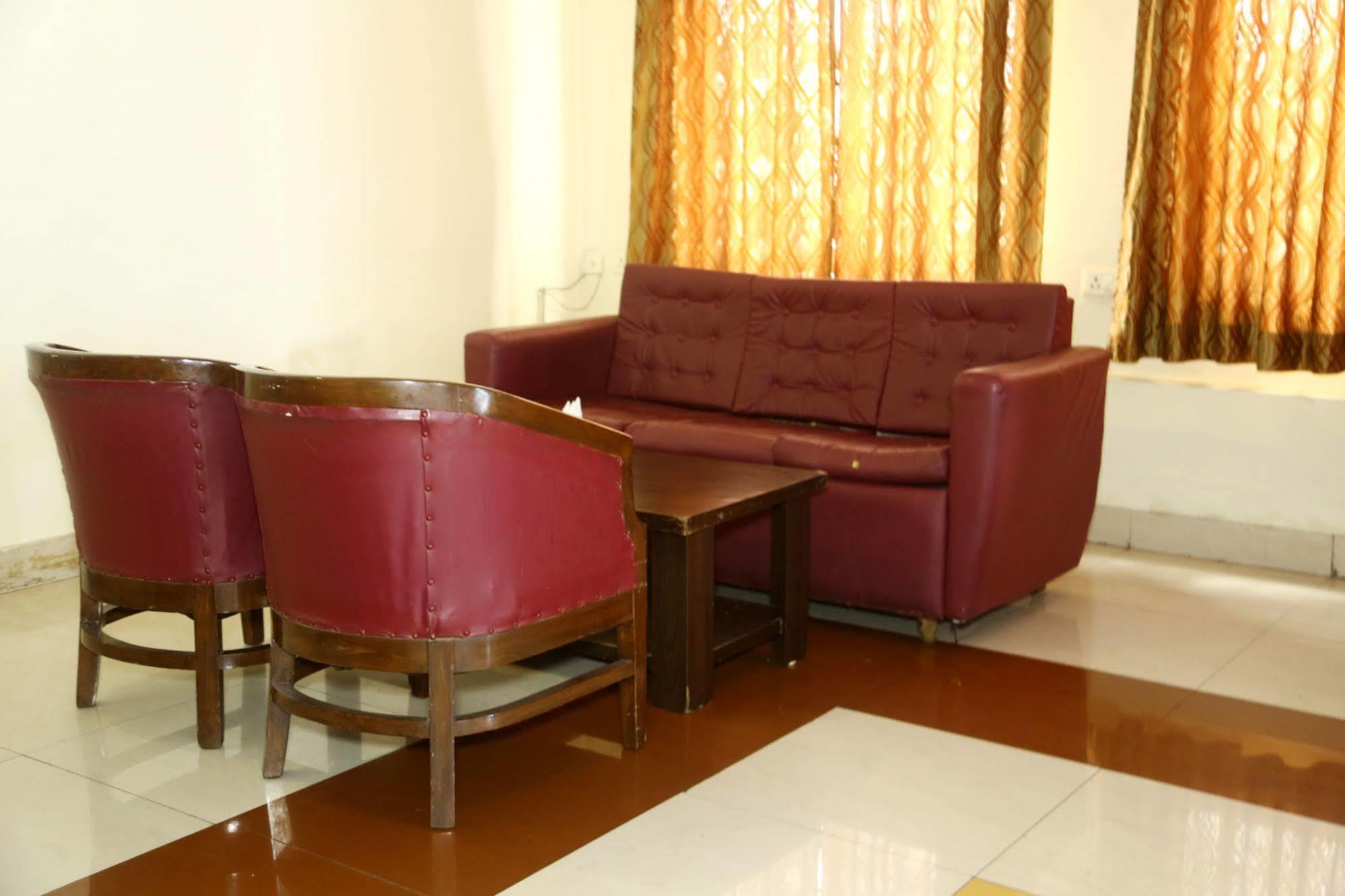 בהופאל Hotel Raja Bhoj מראה חיצוני תמונה